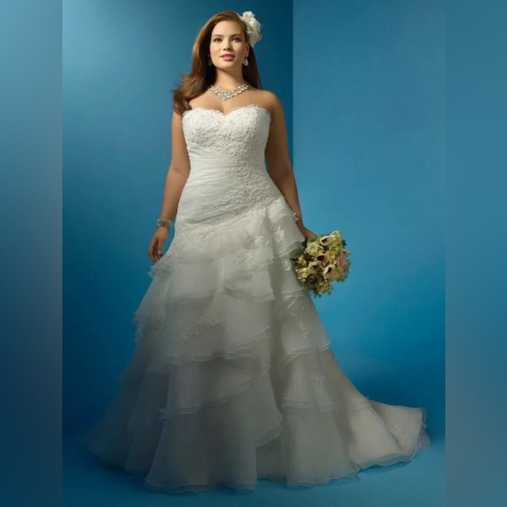 Alfred Angelo Size 18 Ivory Organza Sweetheart Bodice A-Line Skirt Style# 2123
